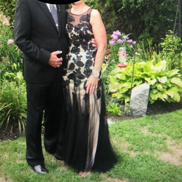 Black and beige illusion dress - Picture 1 of 6